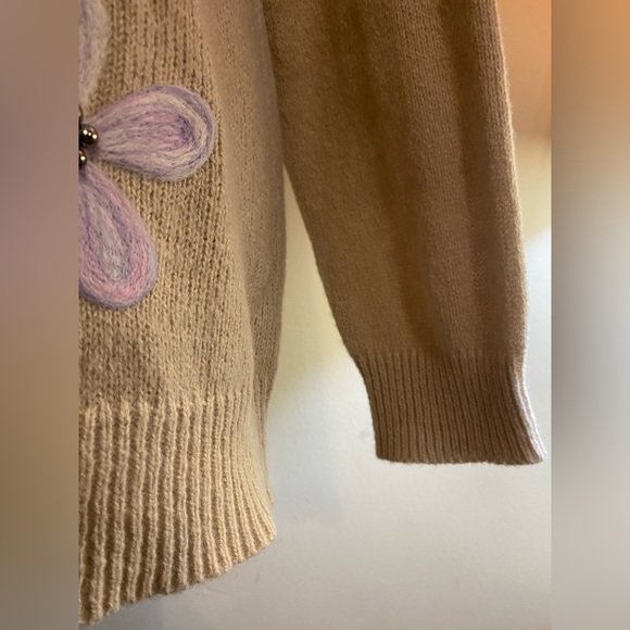 Womens button up cardigan. Size Large - Picture 4 of 6